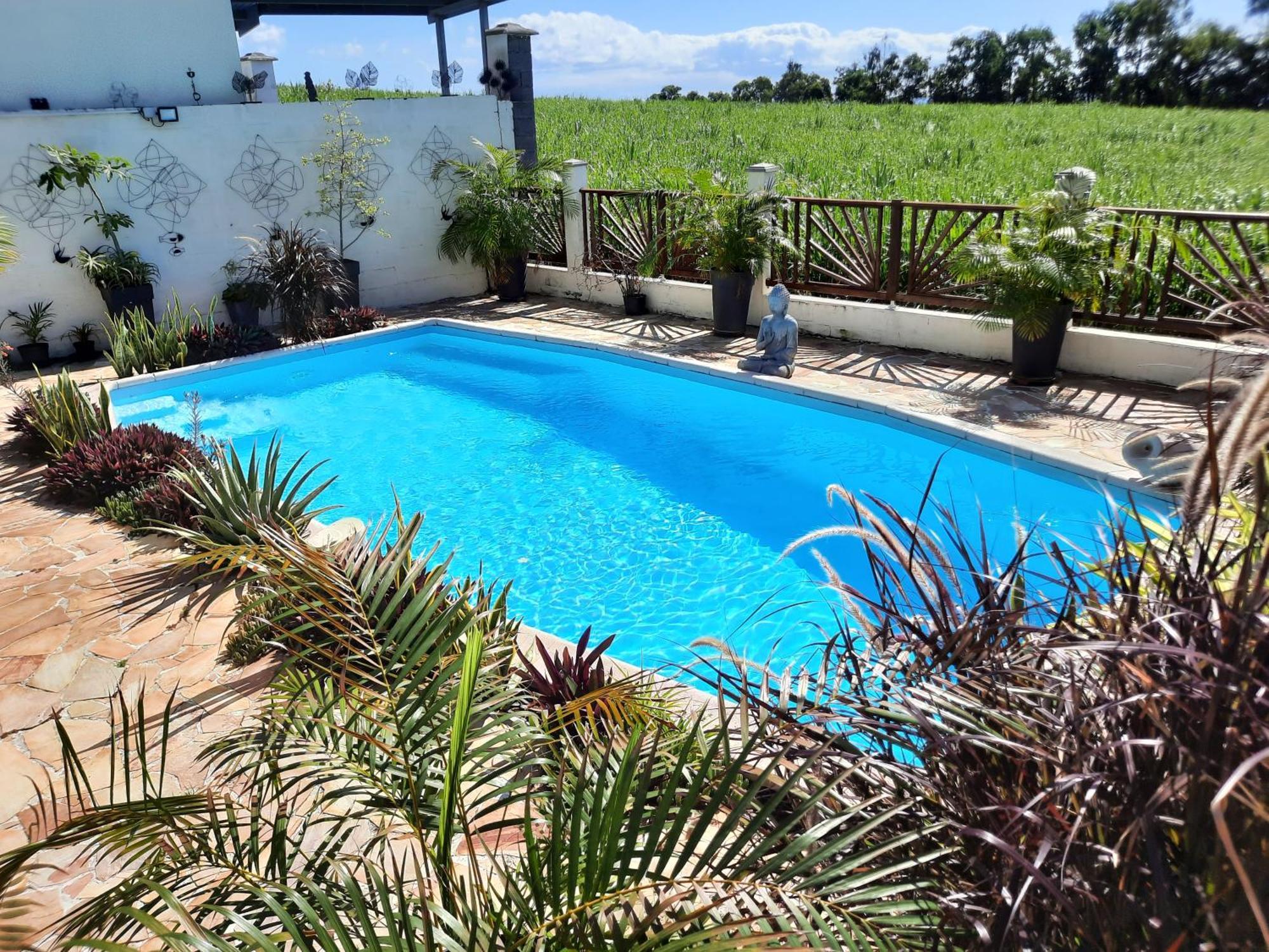 Joli Appartement, Piscine, Jacuzzi Sainte-Suzanne Exterior foto